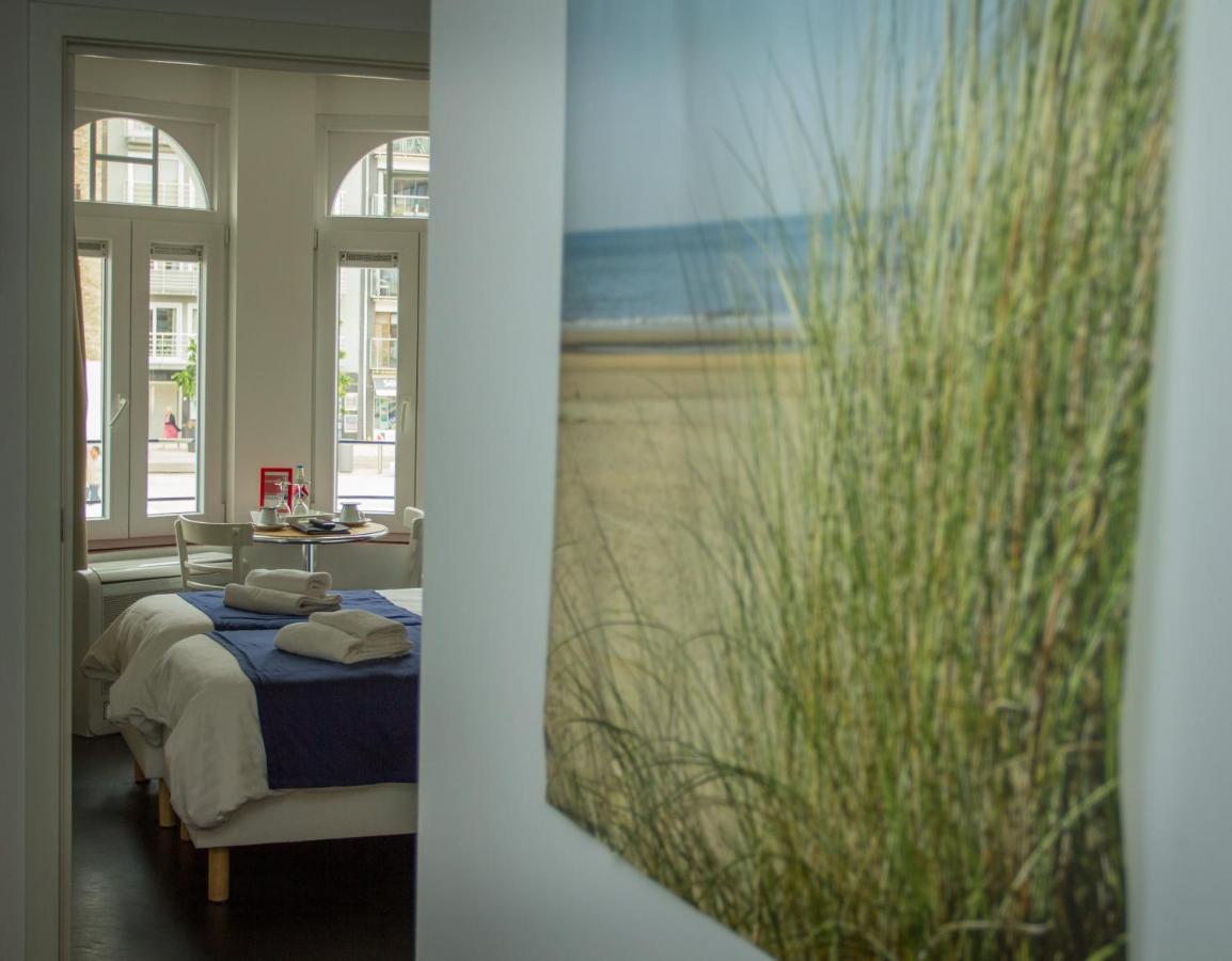 Hotel Aan Zee De Panne Bagian luar foto