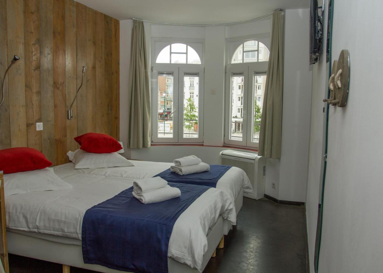 Hotel Aan Zee De Panne Bagian luar foto