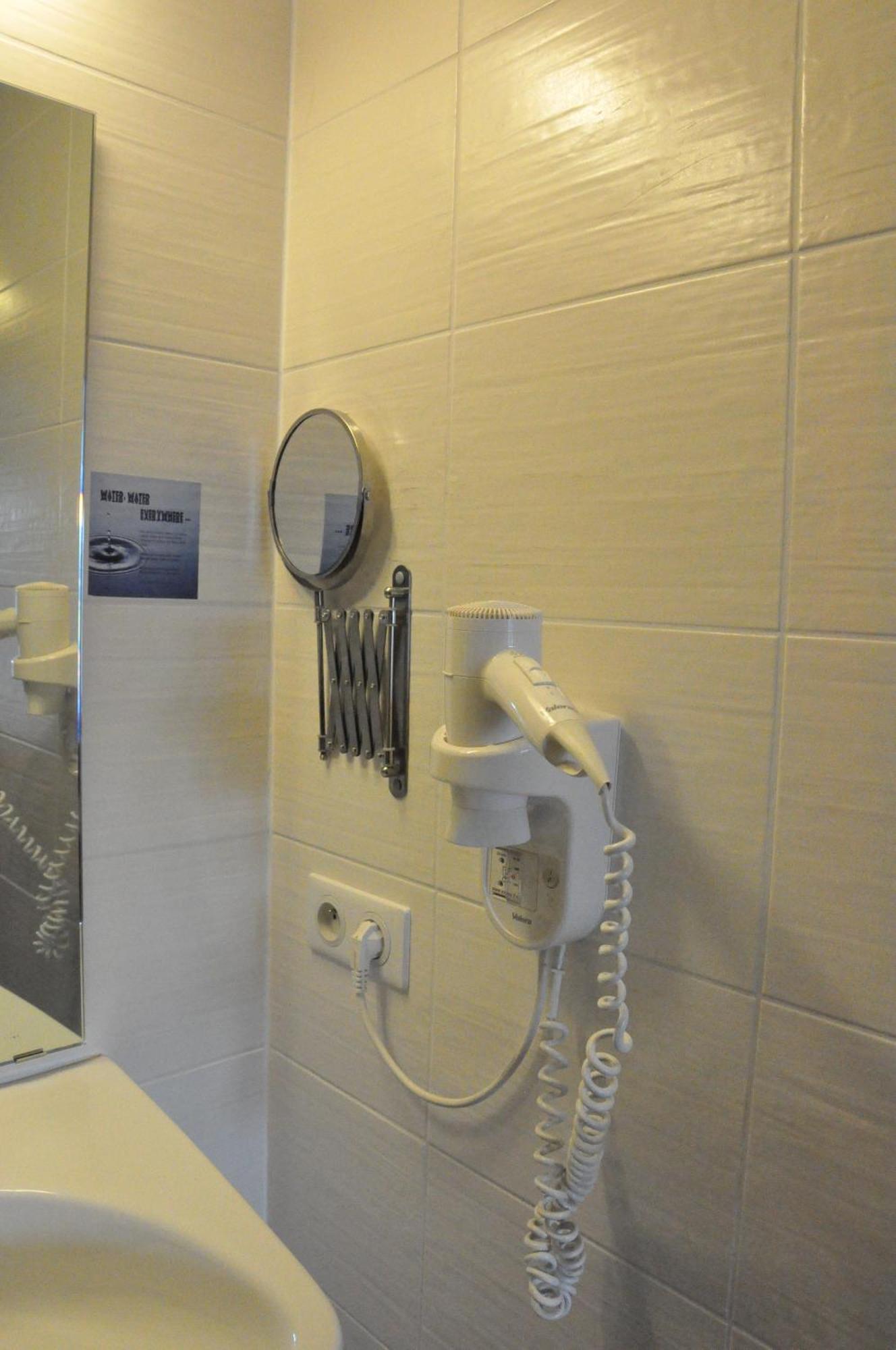 Hotel Aan Zee De Panne Bagian luar foto